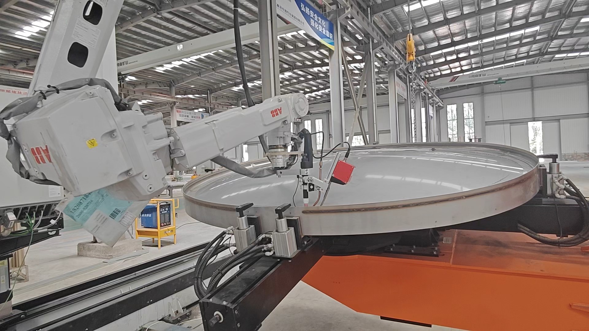Closure Welding Robot Workstation